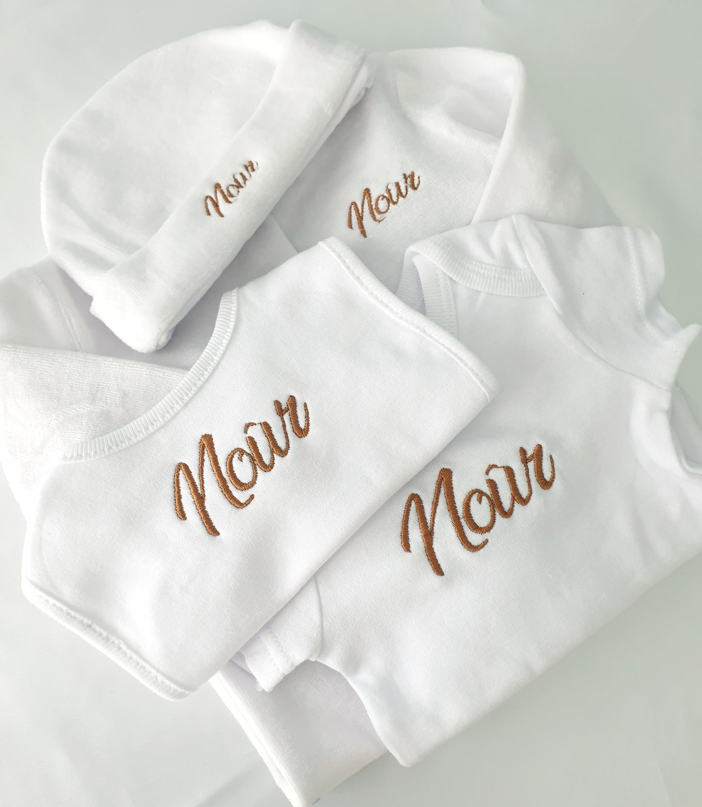 Tenue de Bébé Personnalisée – Coffret 4 Pièces