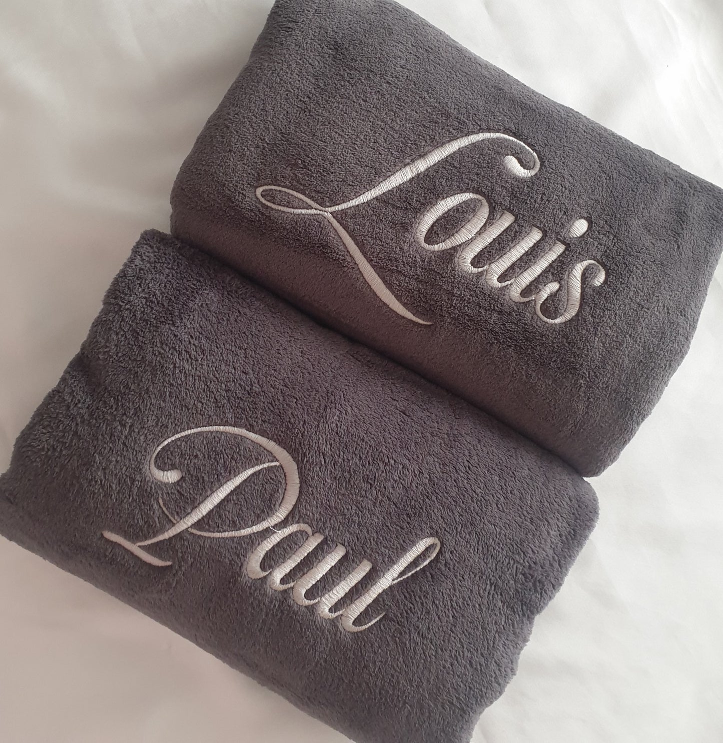 Couverture polaire brodée avec prénom – idée cadeau personnalisé pour bébé