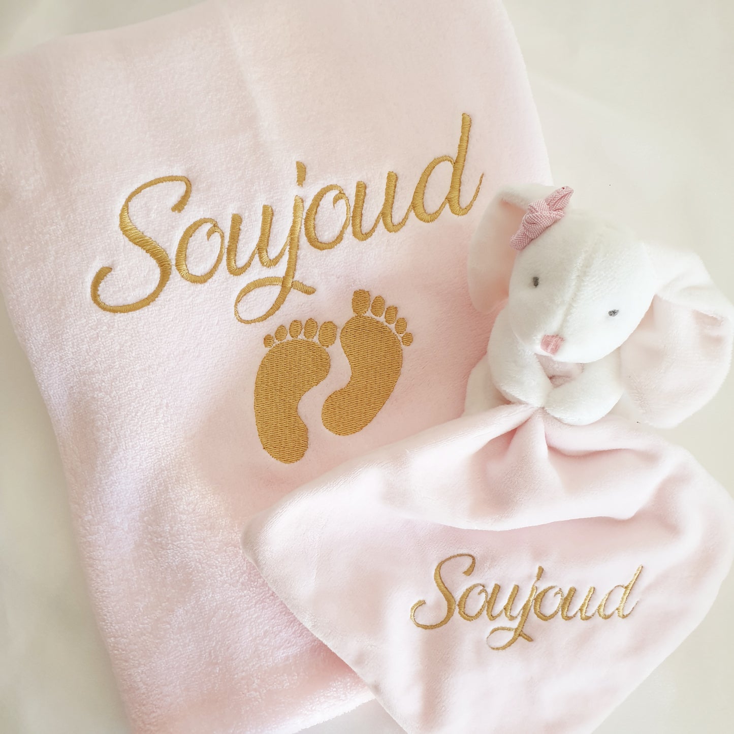 Couverture polaire brodée avec prénom – idée cadeau personnalisé pour bébé