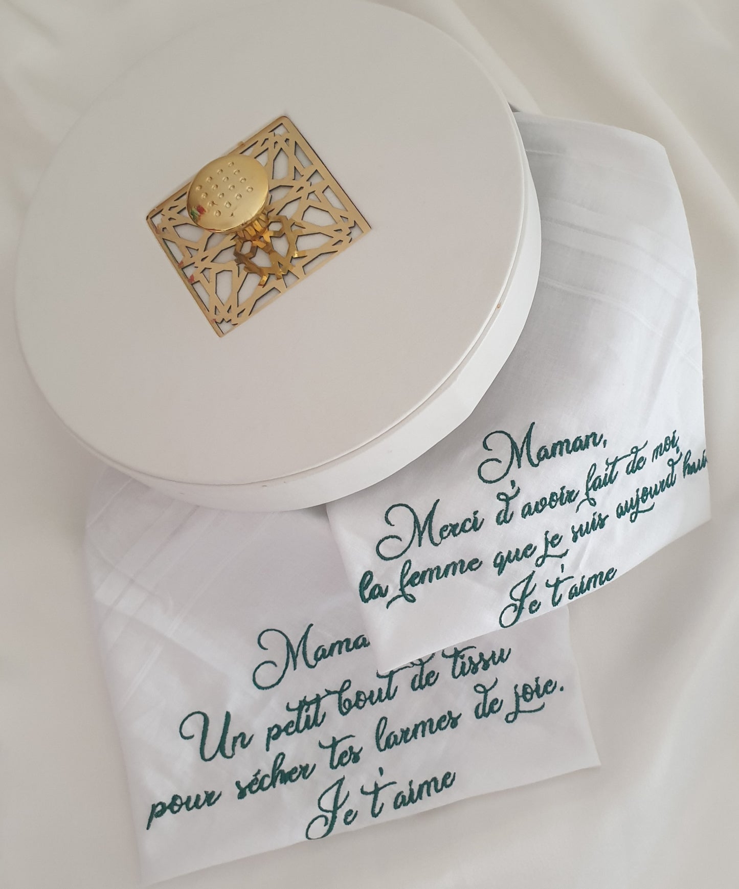 Mouchoir personnalisé en coton brodé avec prénom – idée cadeau élégant pour mariage ou événement émouvant