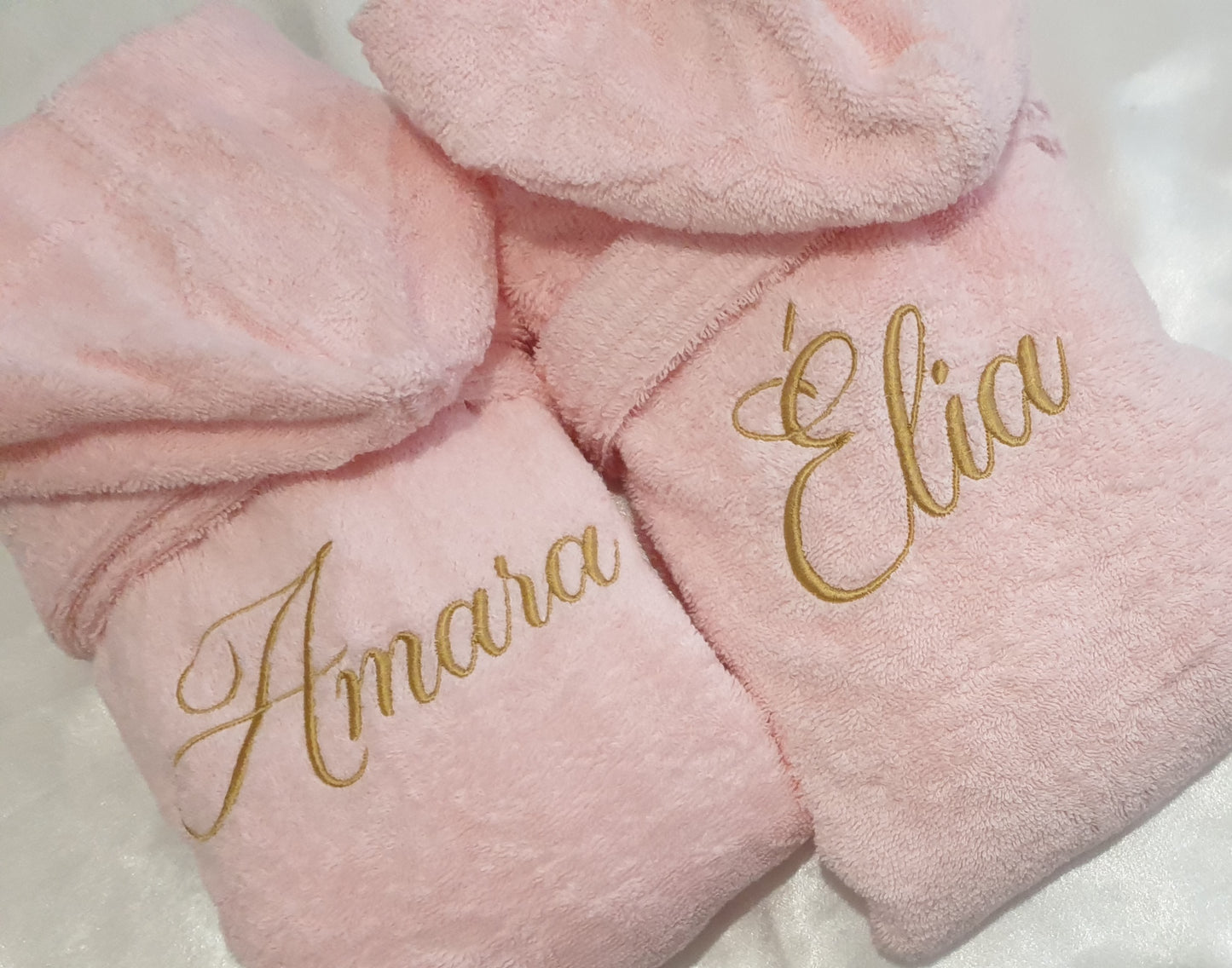 Peignoir de bain bébé personnalisé avec prénom – cadeau de naissance brodé