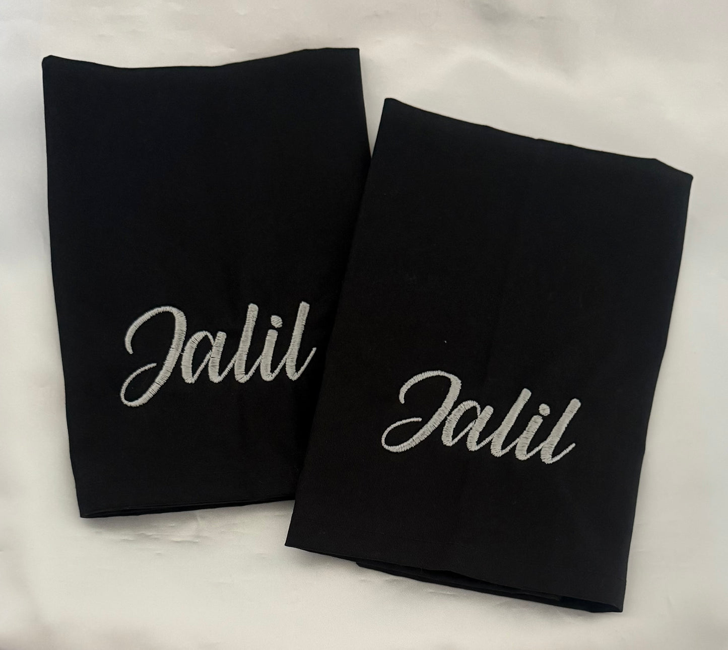 Photo de serviette de table brodée avec prénom – idée cadeau personnalisé pour réception ou mariage