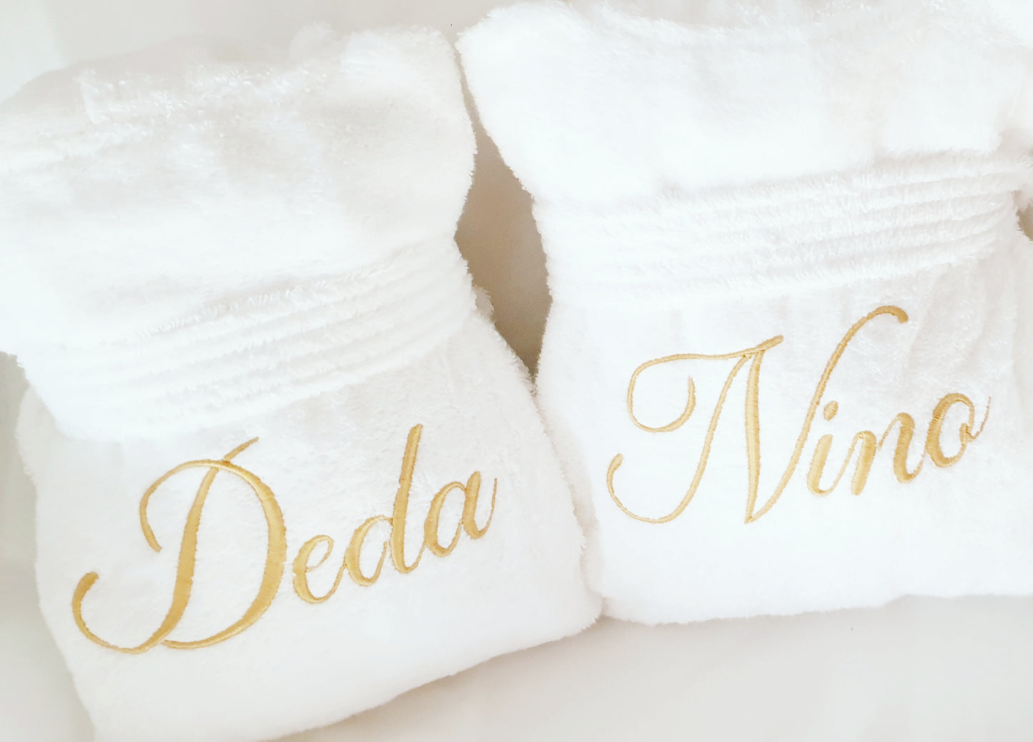 Peignoir de bain bébé personnalisé avec prénom – cadeau de naissance brodé