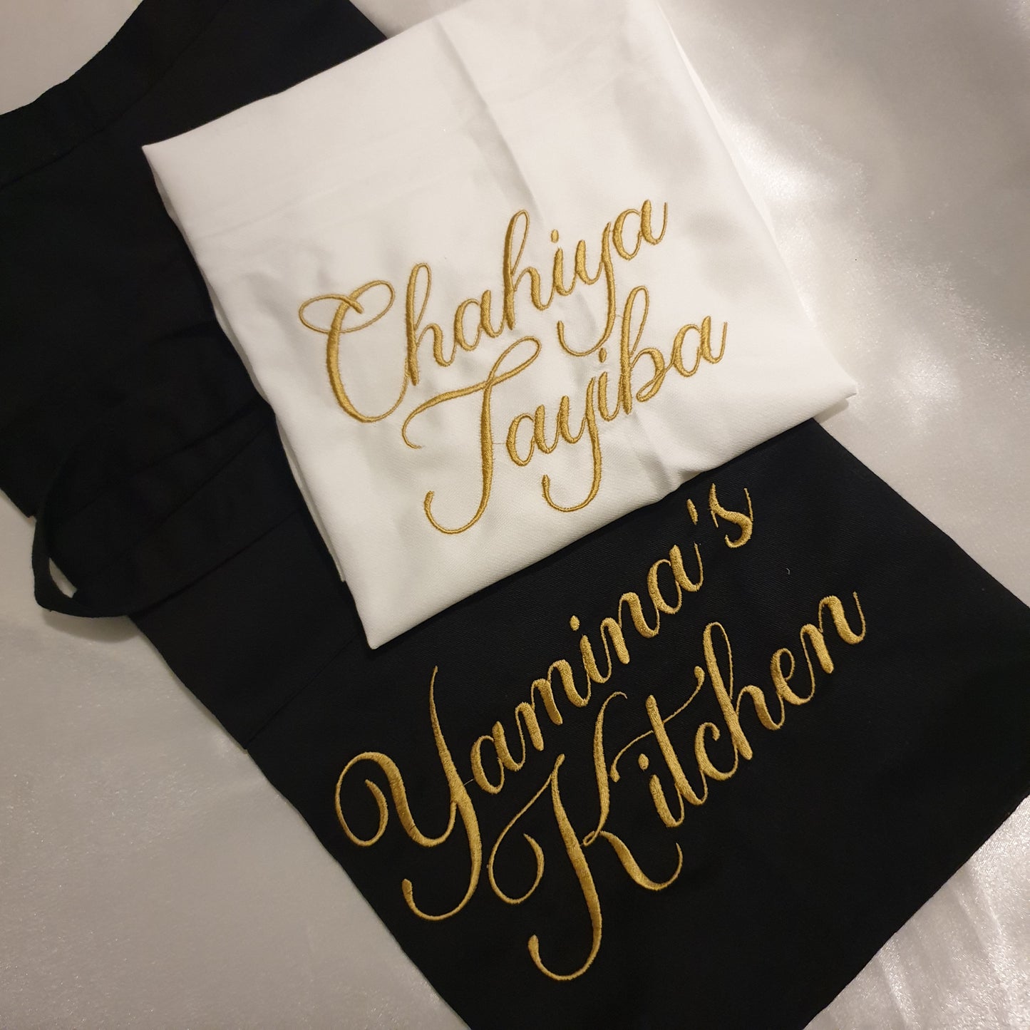 Photo de serviette de table brodée avec prénom – idée cadeau personnalisé pour réception ou mariage