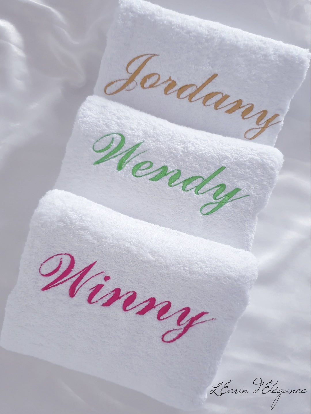 Serviette de toilette brodée