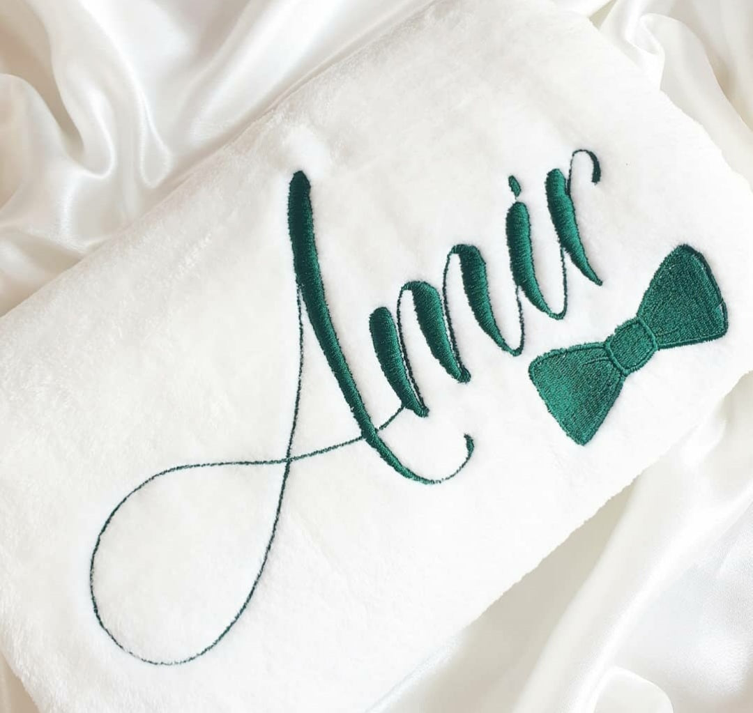 Couverture polaire brodée avec prénom – idée cadeau personnalisé pour bébé, adulte ou moment cocooning