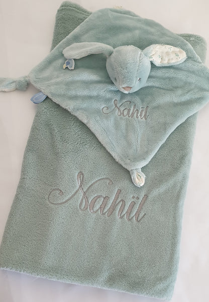 Couverture polaire brodée avec prénom – idée cadeau personnalisé pour bébé