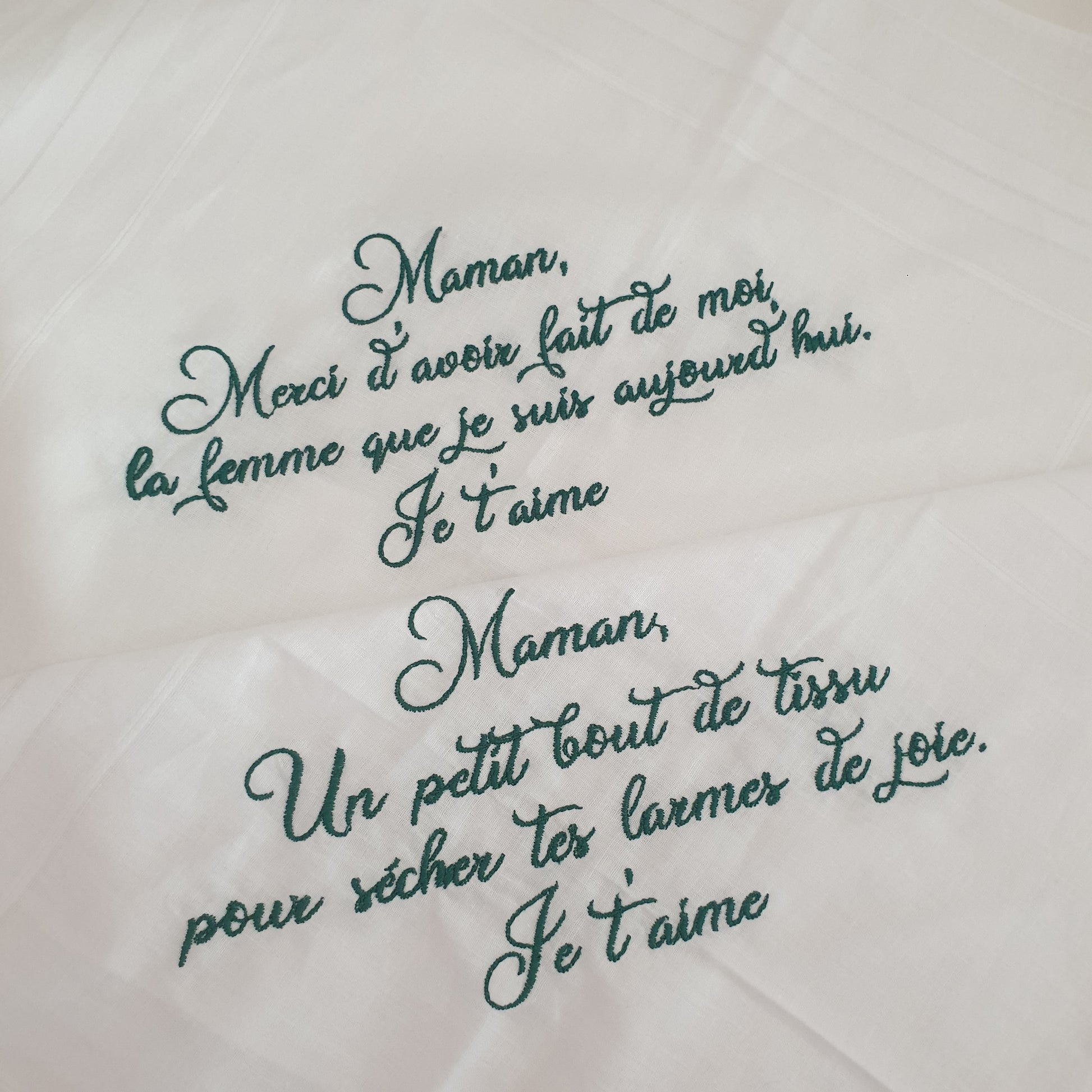 Mouchoir personnalisé en coton brodé avec prénom – idée cadeau élégant pour mariage ou événement émouvant