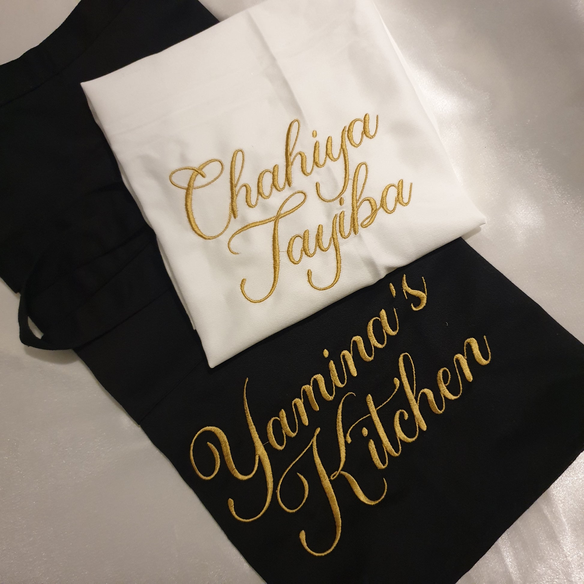 Photo de serviette de table brodée avec prénom – idée cadeau personnalisé pour réception ou mariage
