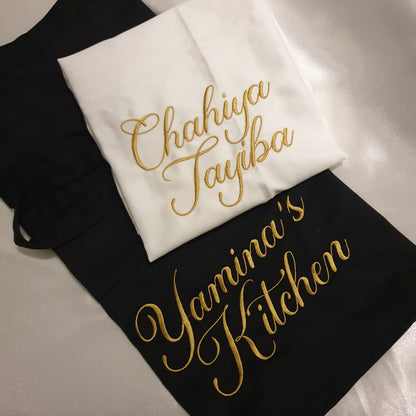 Photo de serviette de table brodée avec prénom – idée cadeau personnalisé pour réception ou mariage